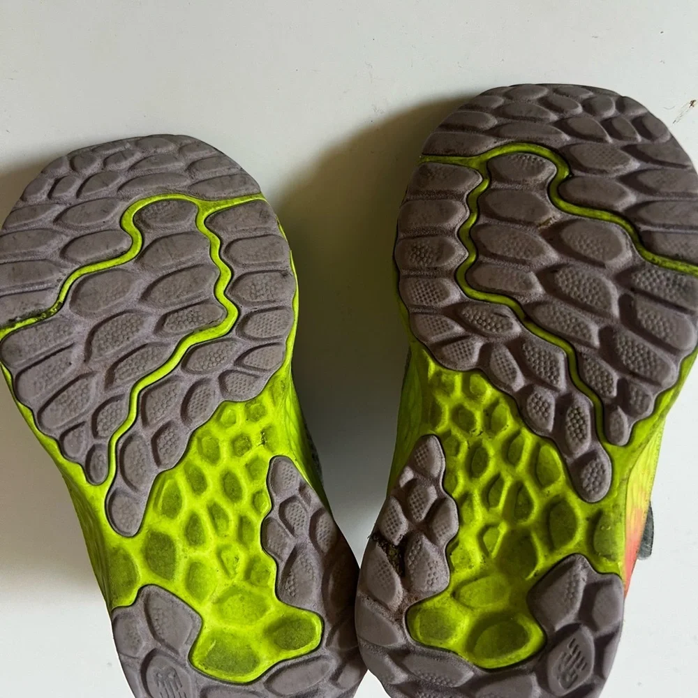 New Balance Fresh Foam size 6 Kids' Gray and Multicolor Sneaker